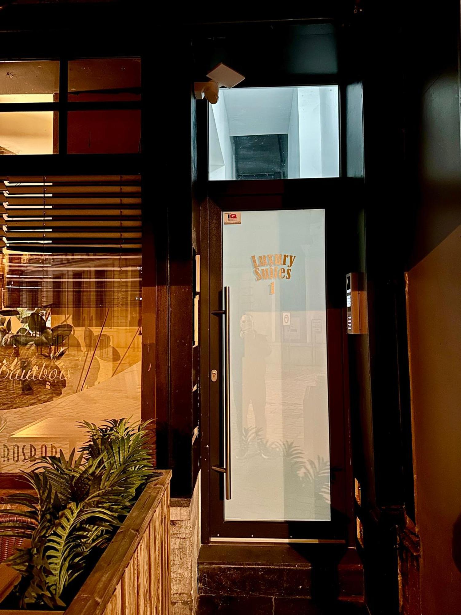Luxury Suites Mons By Rikas Hotels ภายนอก รูปภาพ