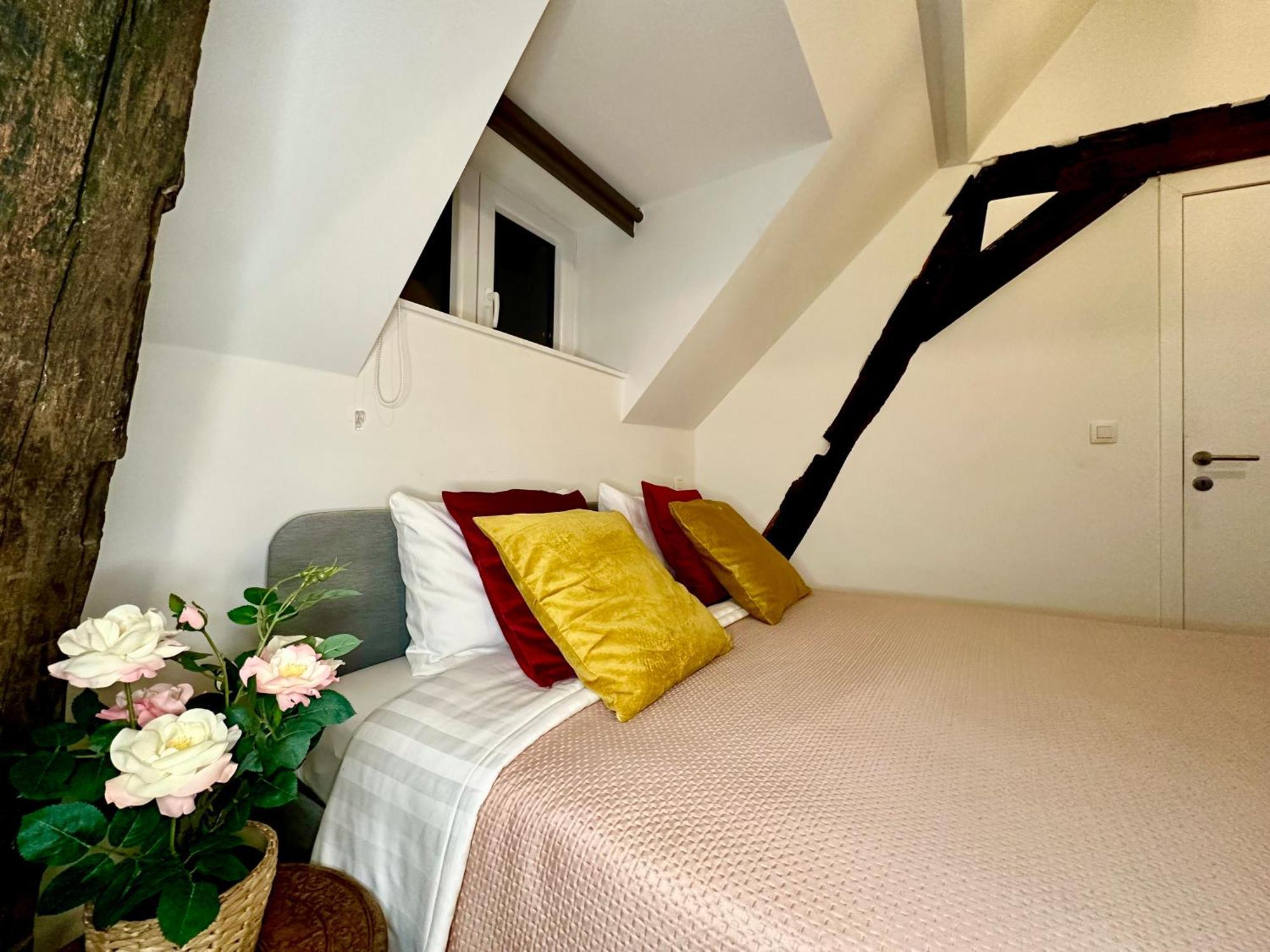 Luxury Suites Mons By Rikas Hotels ภายนอก รูปภาพ
