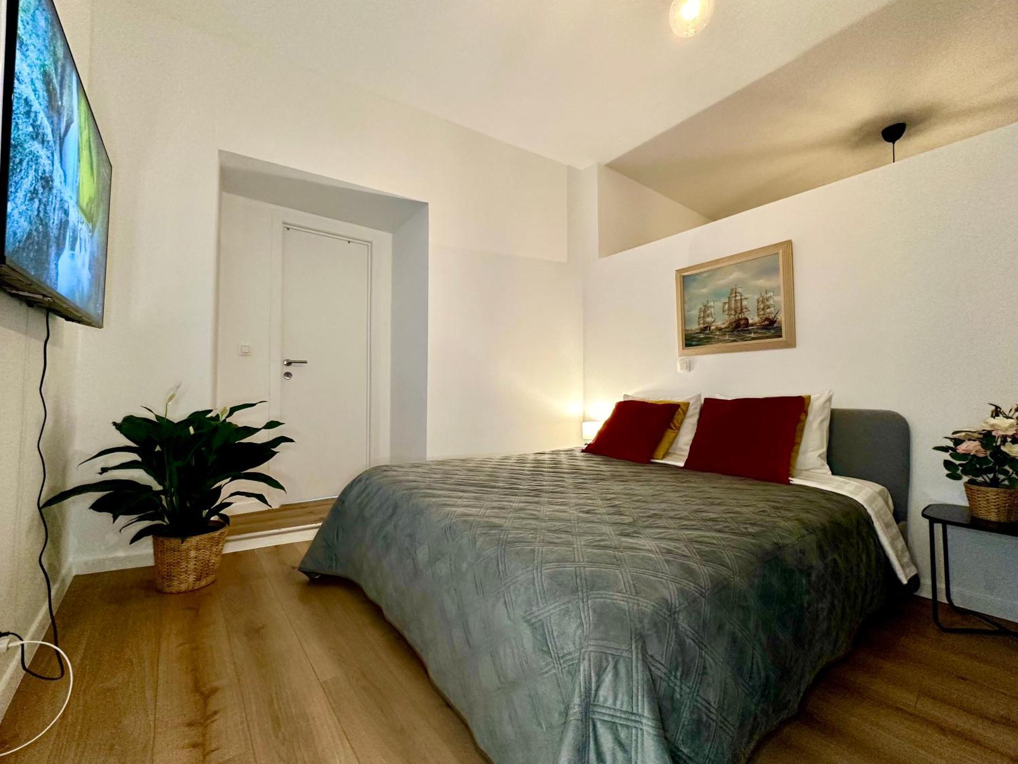 Luxury Suites Mons By Rikas Hotels ภายนอก รูปภาพ